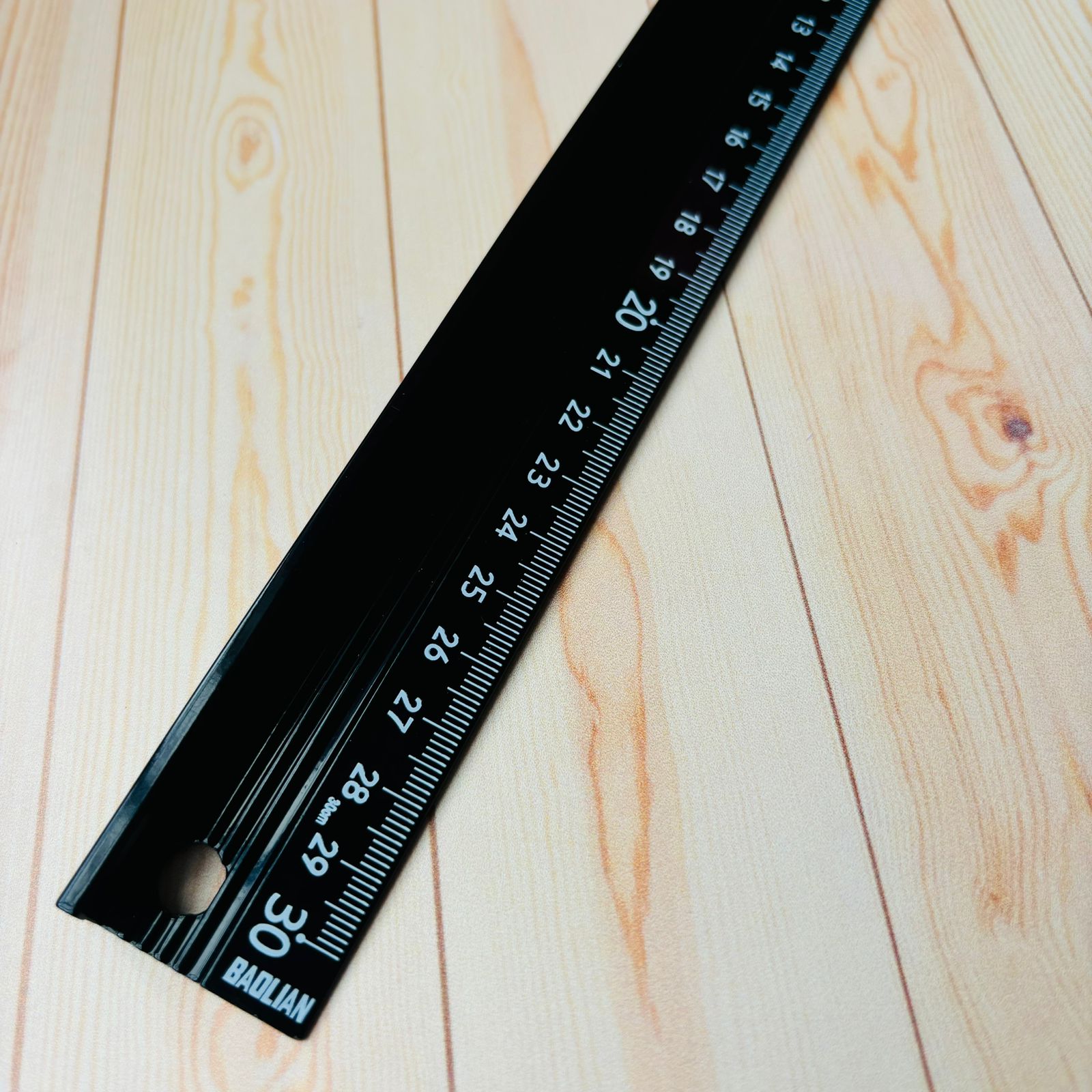 Regla con proteccion de alumino de 30 cm