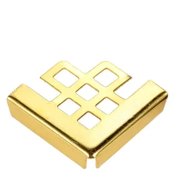 Esquinero de metal entrecruzado